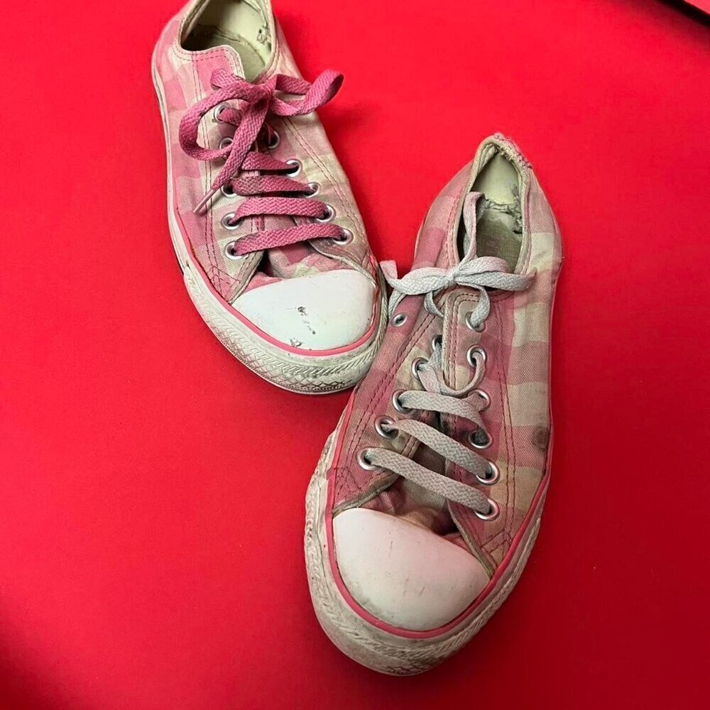 Converse / pink and white plaid low top runners